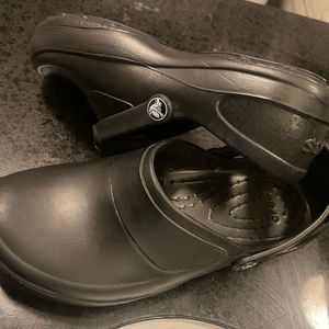 New size 7 women’s Crocs